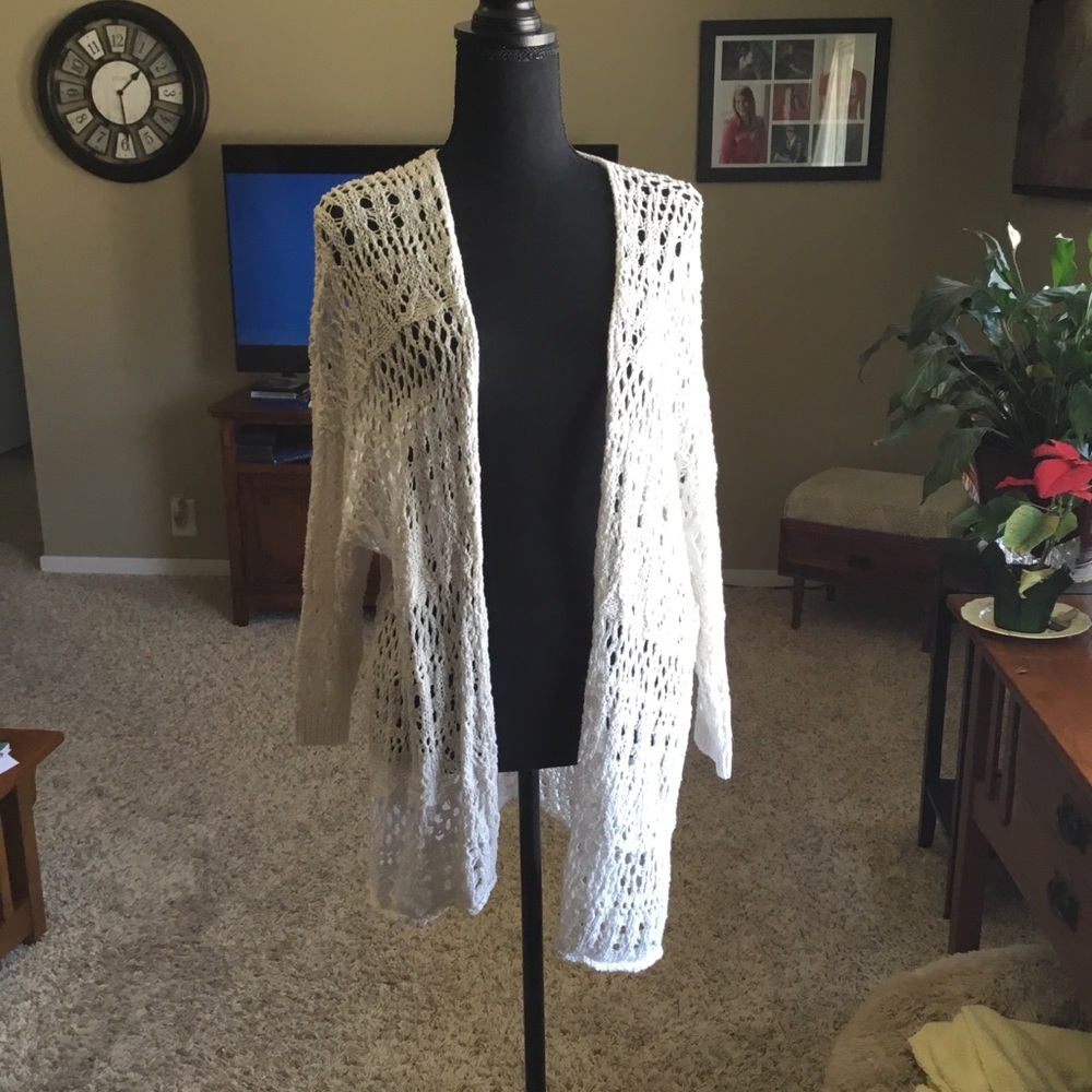 NWOT Hollister crocheted cardigan